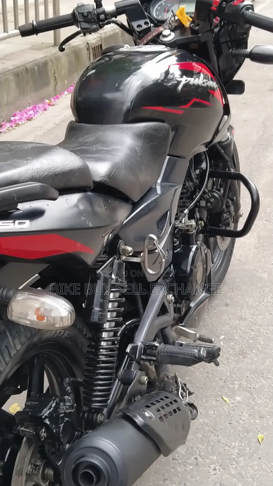 বাজাজ পালসার ১৫০ ২০২২ ব্ল্যাক