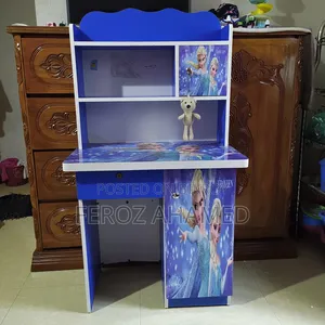 পড়ার টেবিল