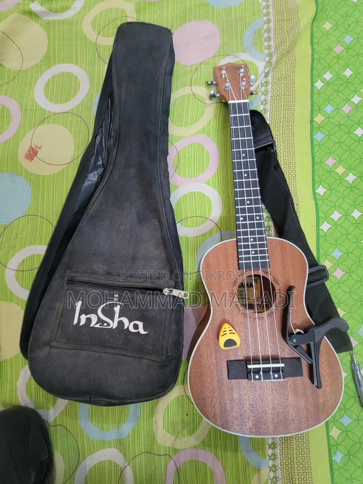 লুক লাইক ব্রান্ড নিউ ইউকুলেলে