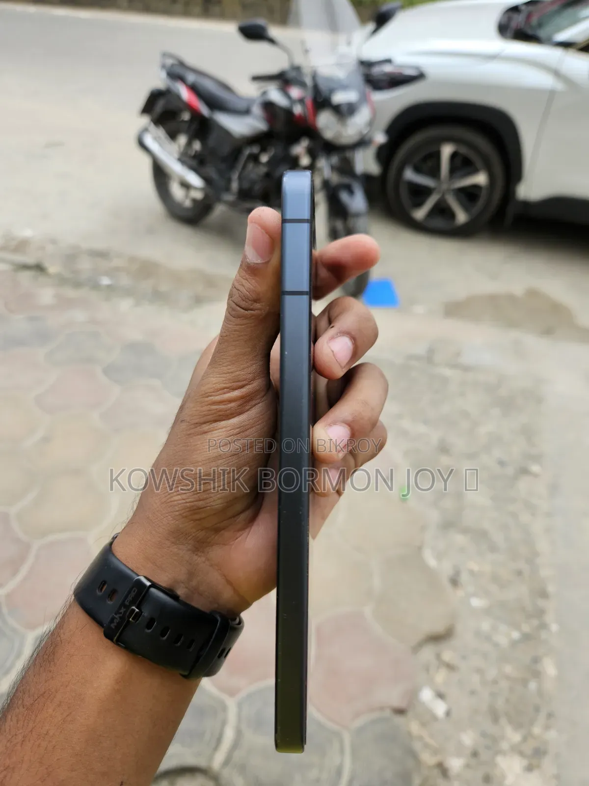 আইকিউওও ১১ ২৫৬ জিবি ব্ল্যাক