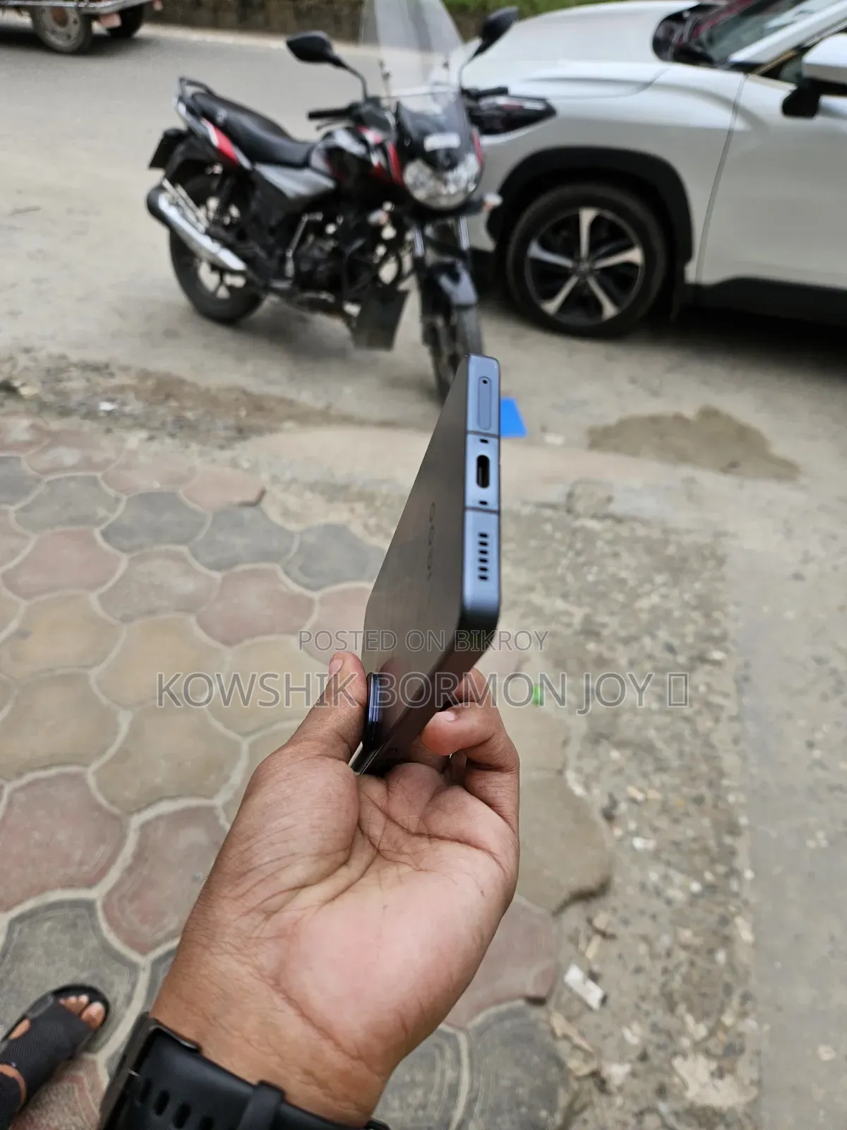 আইকিউওও ১১ ২৫৬ জিবি ব্ল্যাক