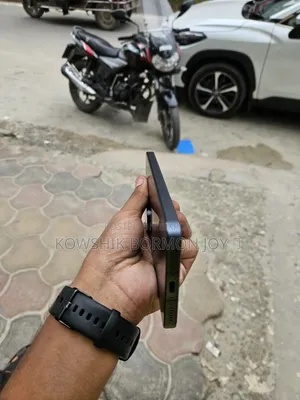 আইকিউওও ১১ ২৫৬ জিবি ব্ল্যাক