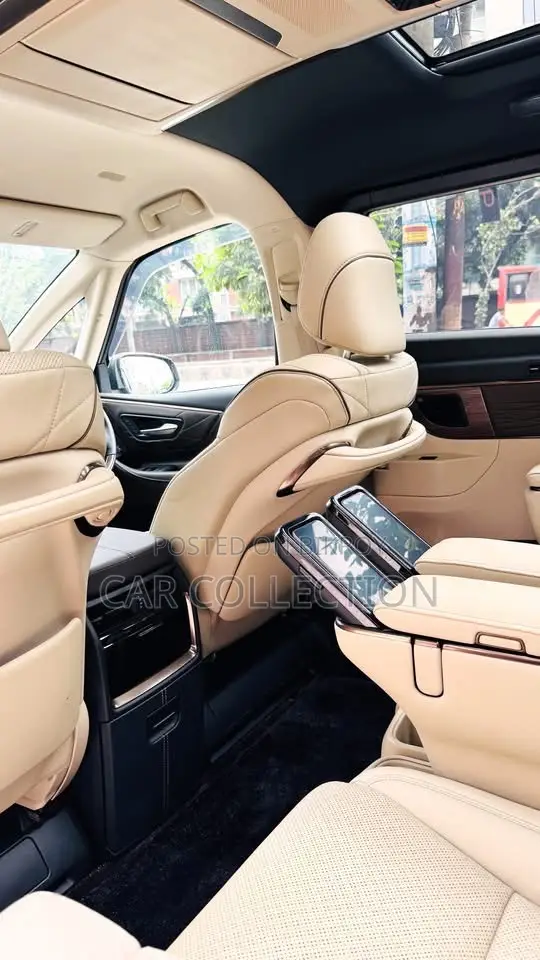 নতুন Toyota Alphard ২.৪ পেট্রোল AWD ২০২৪ ব্রাউন