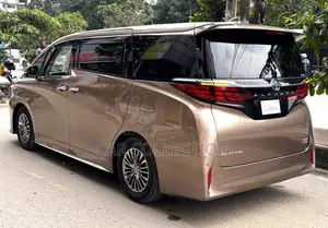 নতুন Toyota Alphard ২.৪ পেট্রোল AWD ২০২৪ ব্রাউন
