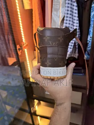 এয়ার জর্ডান স্নিকার লুই ভিতোঁ ১:১ গ্রেড