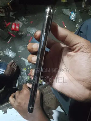 অ্যাপল আইফোন এক্সএস ৬৪ জিবি