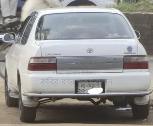 টয়োটা করোলা ১৯৯৩ সাদা