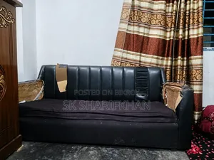 তিনজনের বাসার একটি সোফা
