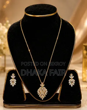 Premium Leaf Design Chain and Earrings Set