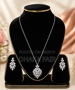 Premium Leaf Design Chain and Earrings Set