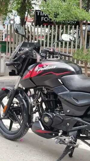 বাজাজ পালসার ১৫০ ২০২১ ব্ল্যাক