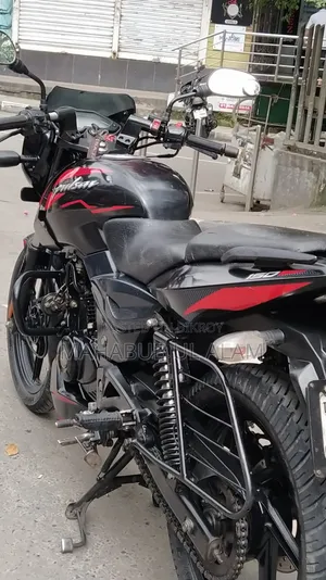 বাজাজ পালসার ১৫০ ২০২১ ব্ল্যাক