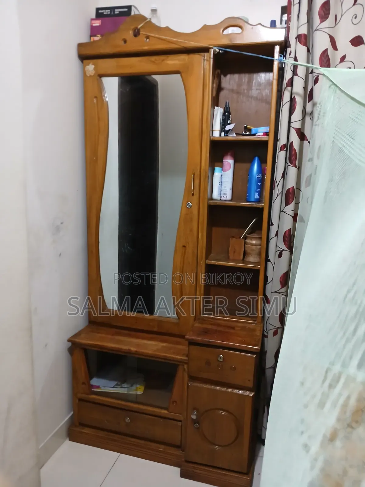 ড্রেসিং টেবিল