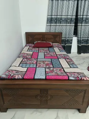 ৪ ফুট বাই ৭ ফুট বিছানা তোশকসহ