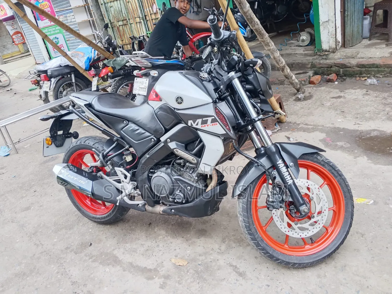 ইয়ামাহা এমটি-১৫ ২০২২ সিলভার