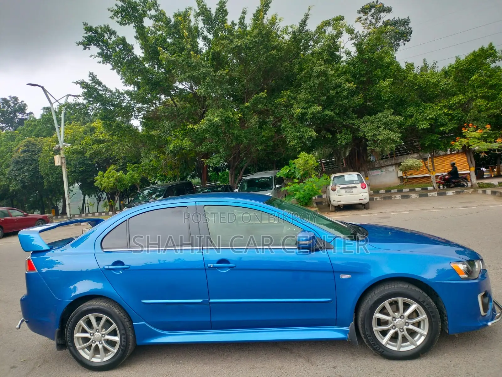 মিতসুবিশি ল্যান্সার ২০১৭ নীল