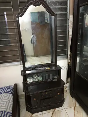 Showcase Dressing Table