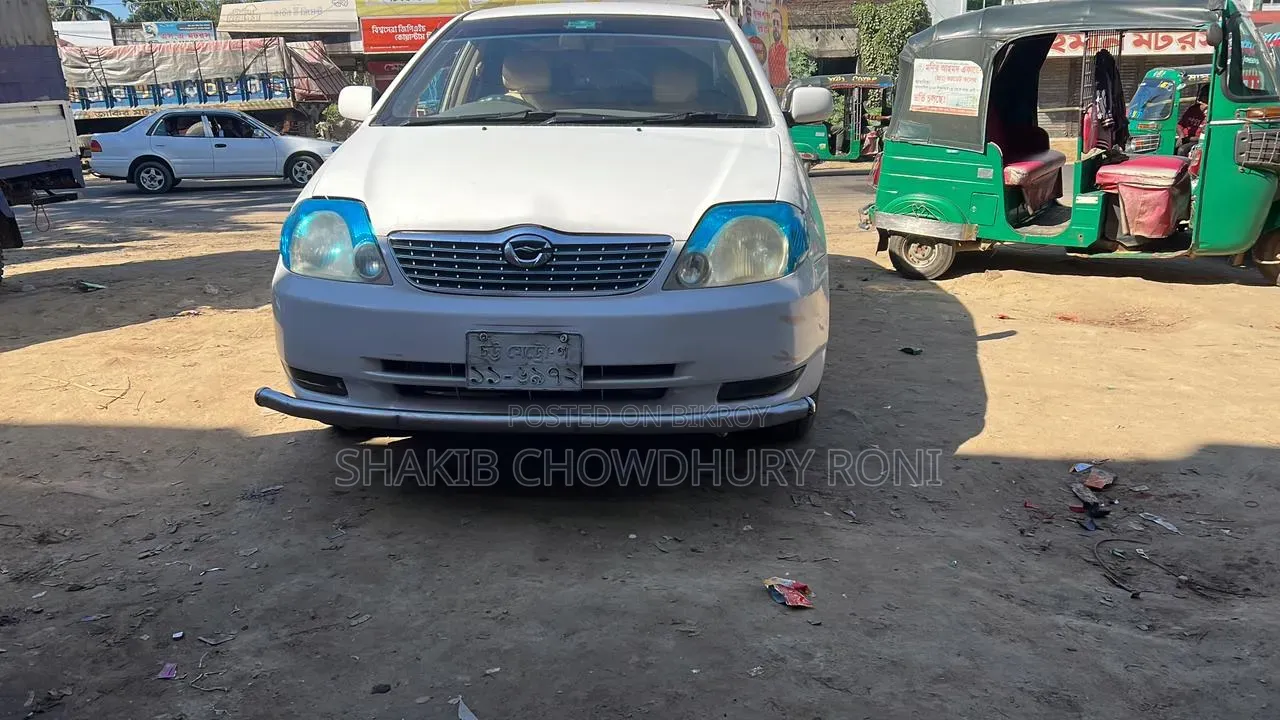 টয়োটা করোলা ২০০৫ সাদা