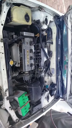 Toyota Corolla 2000 White