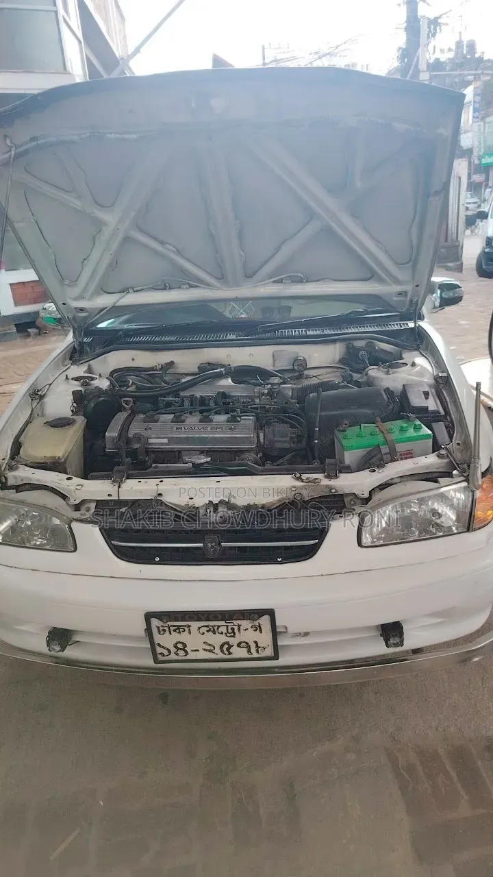 Toyota Corolla 2000 White