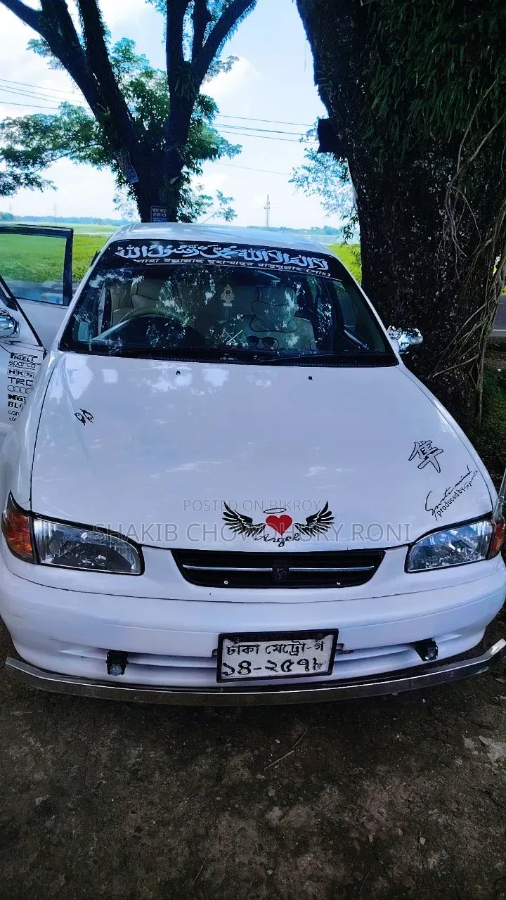 Toyota Corolla 2000 White