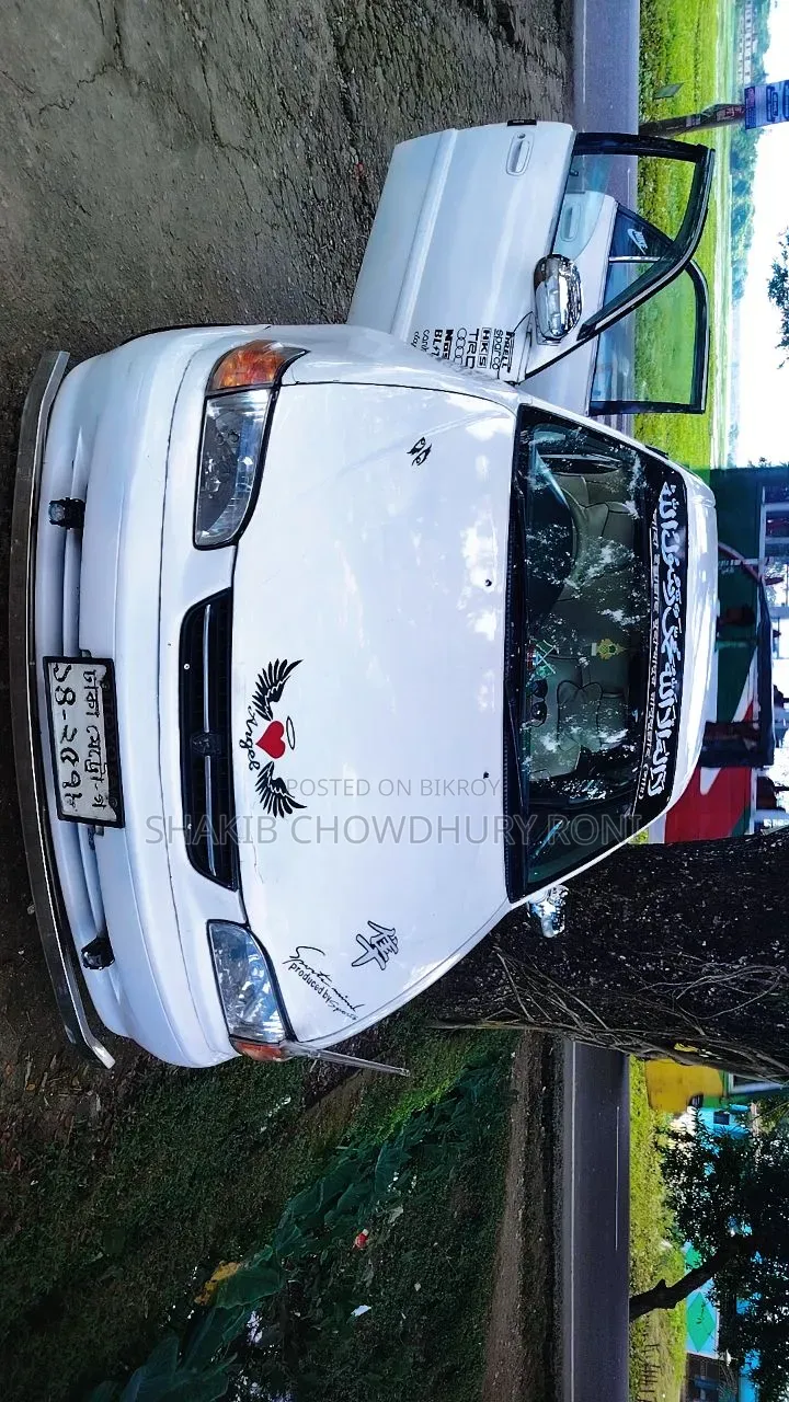 Toyota Corolla 2000 White