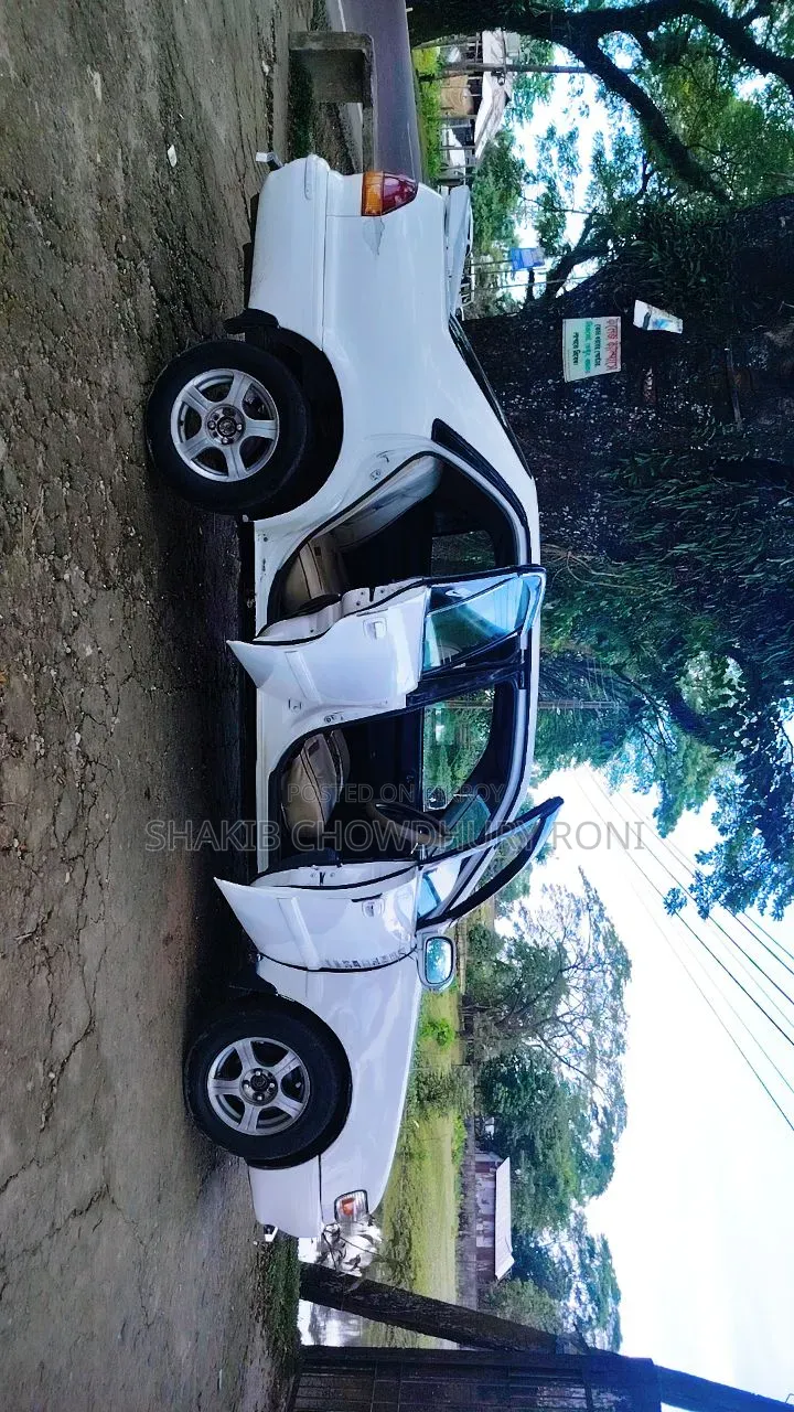Toyota Corolla 2000 White