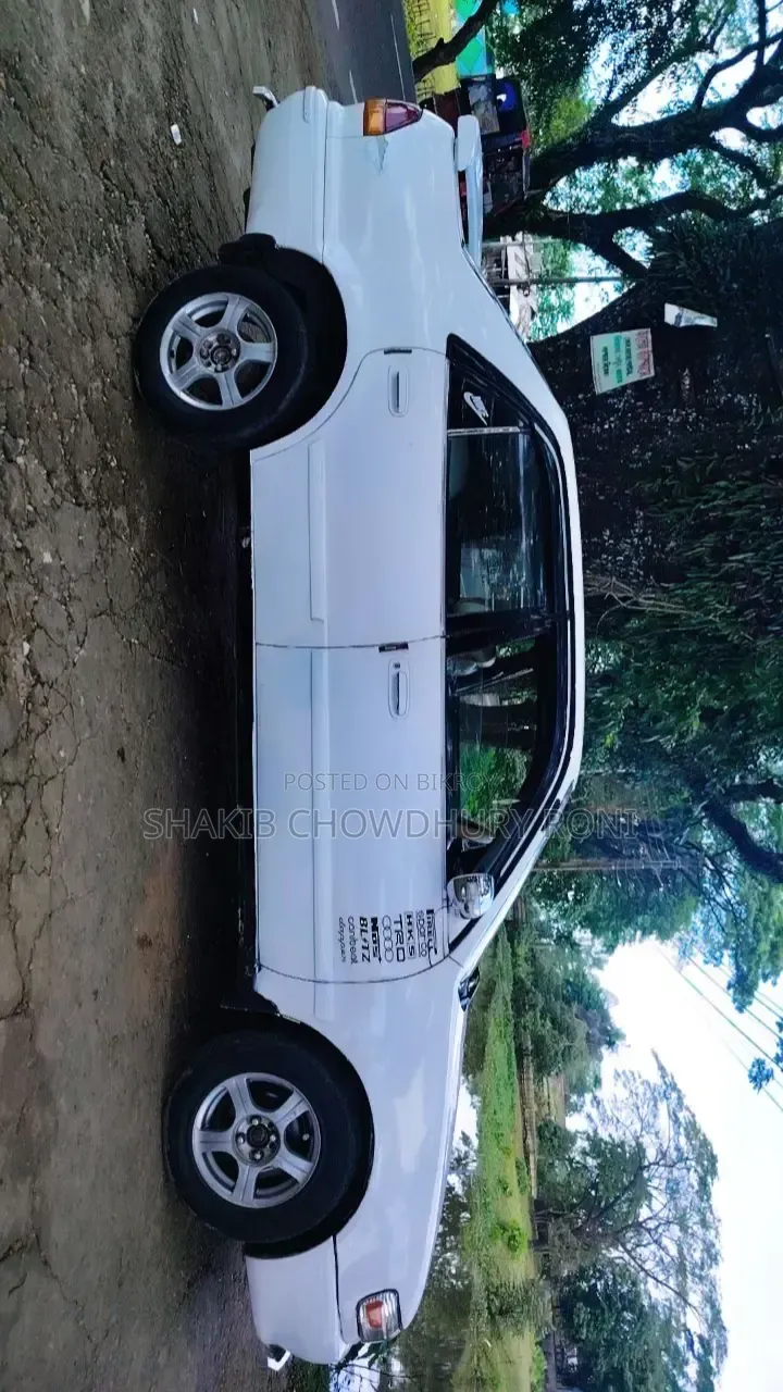 Toyota Corolla 2000 White