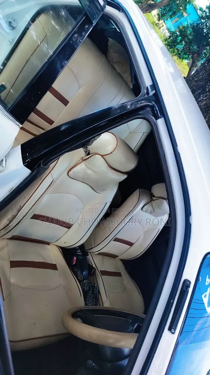 Toyota Corolla 2000 White