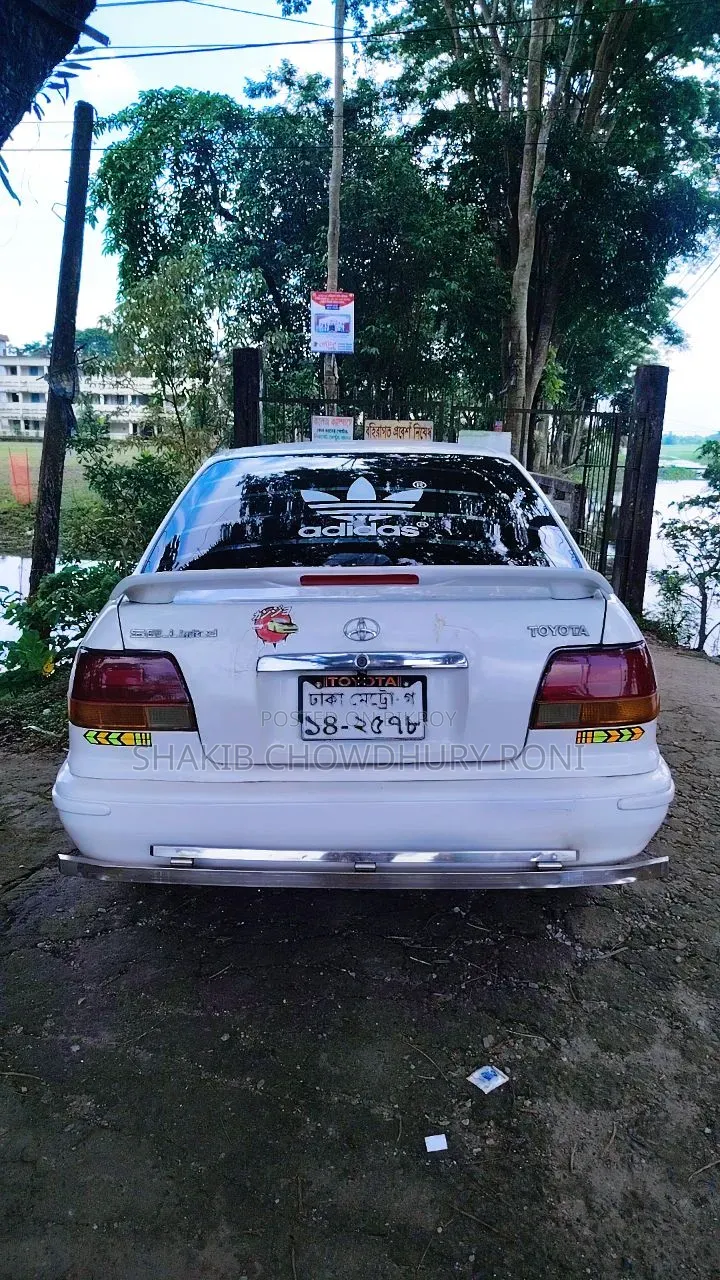 Toyota Corolla 2000 White