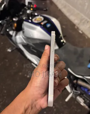 অ্যাপল আইফোন ১২ ৬৪ জিবি সাদা