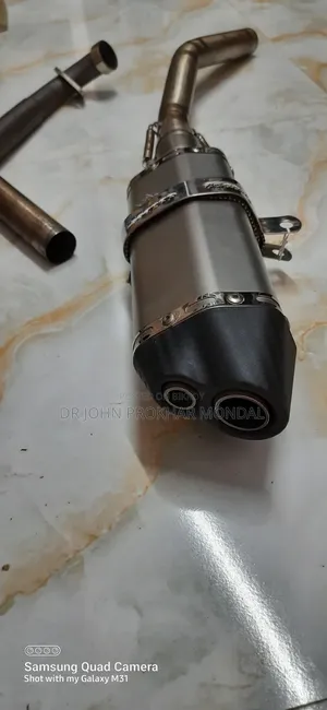 অ্যাক্রোপোভিক ডুয়েল ব্যারেল এক্সজস্ট