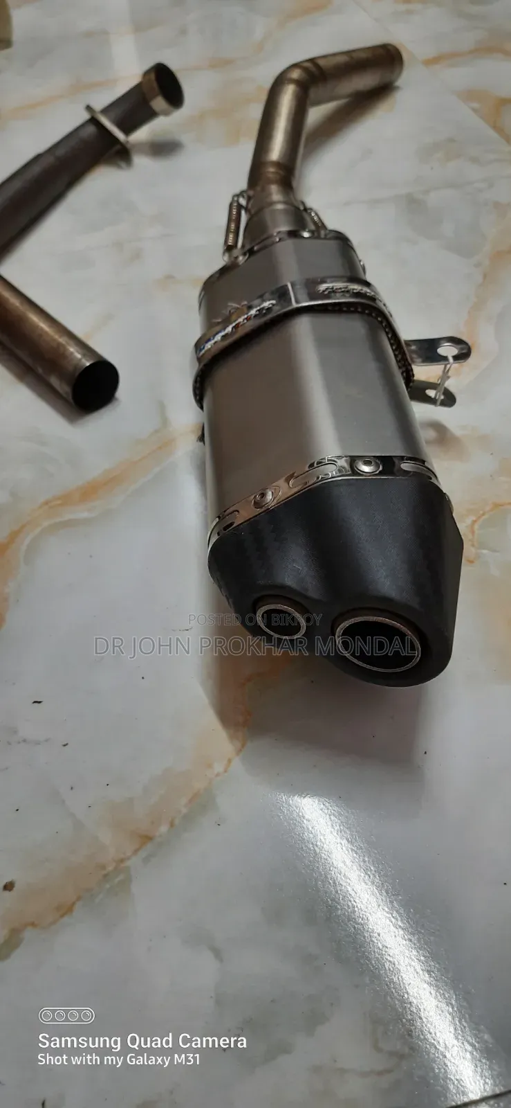 অ্যাক্রোপোভিক ডুয়েল ব্যারেল এক্সজস্ট