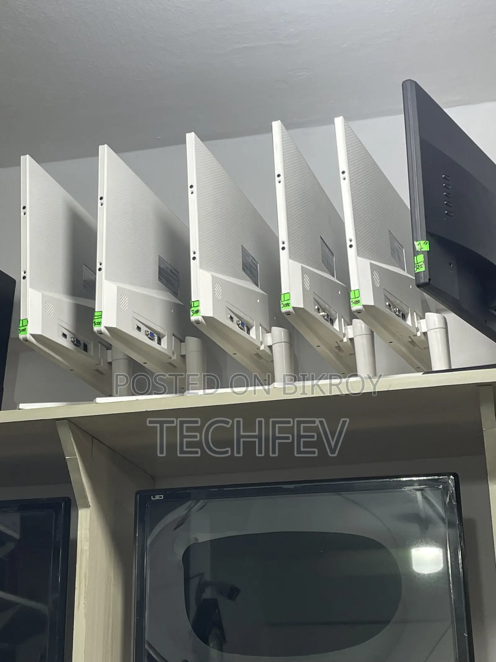 Esonic White Monitor 19inc