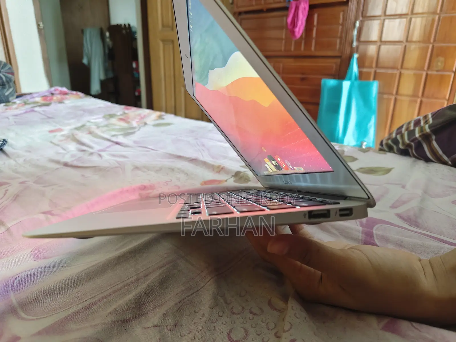 Laptop Apple MacBook Air ৪ জিবি ইন্টেল কোর আই ফাইভ এসএসডি ১২৮ জিবি