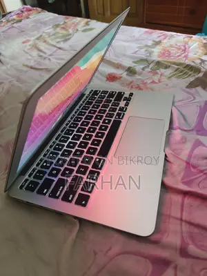 Laptop Apple MacBook Air ৪ জিবি ইন্টেল কোর আই ফাইভ এসএসডি ১২৮ জিবি