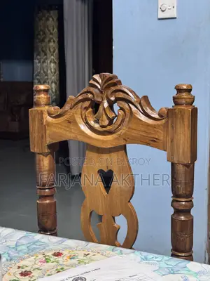 ডাইনিং টেবিল