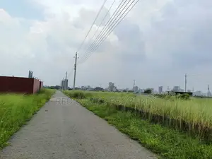 বসুন্ধরায় এন ব্লকের ৩ কাঠার দক্ষিণমুখী প্লট