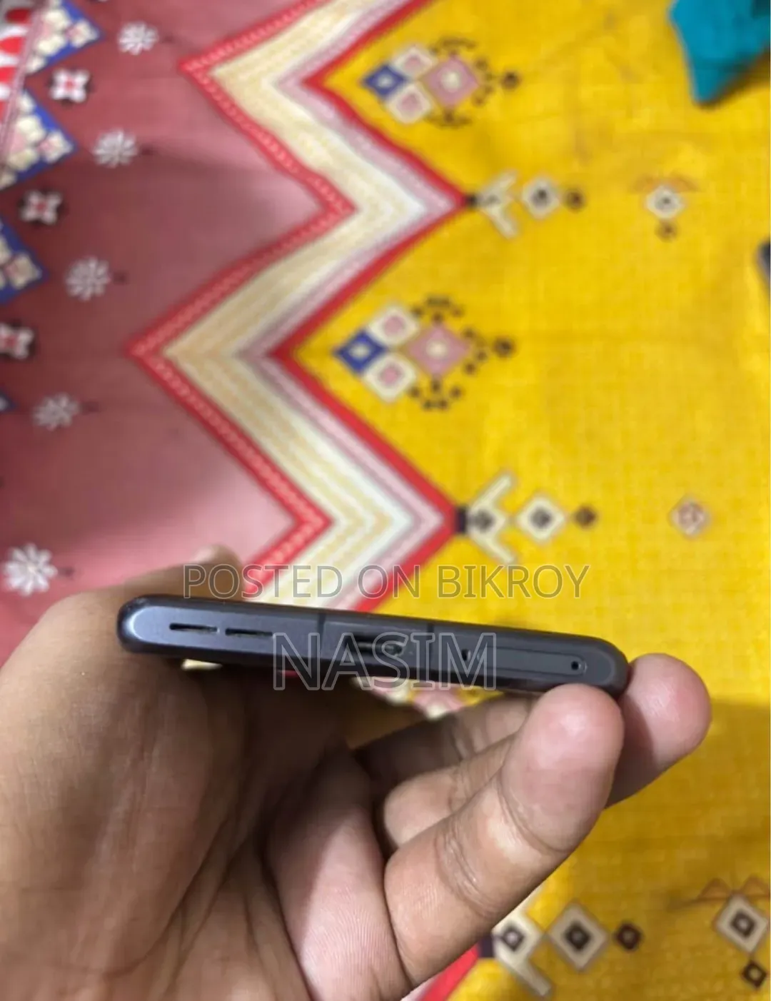 ওয়ানপ্লাস ১২আর ২৫৬ জিবি ব্ল্যাক