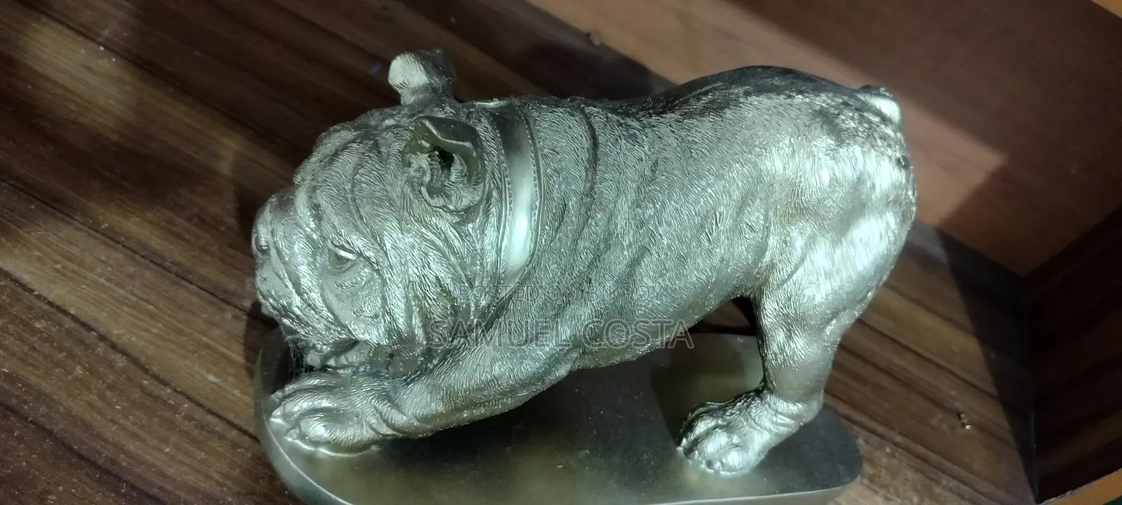 একটি বুলডগ (Bulldog) শোপিস/ফিগারিন