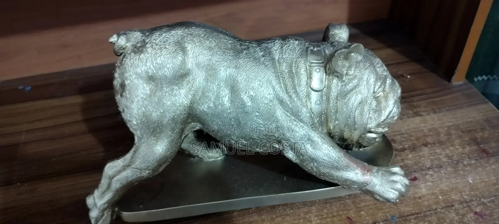 একটি বুলডগ (Bulldog) শোপিস/ফিগারিন