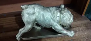 একটি বুলডগ (Bulldog) শোপিস/ফিগারিন