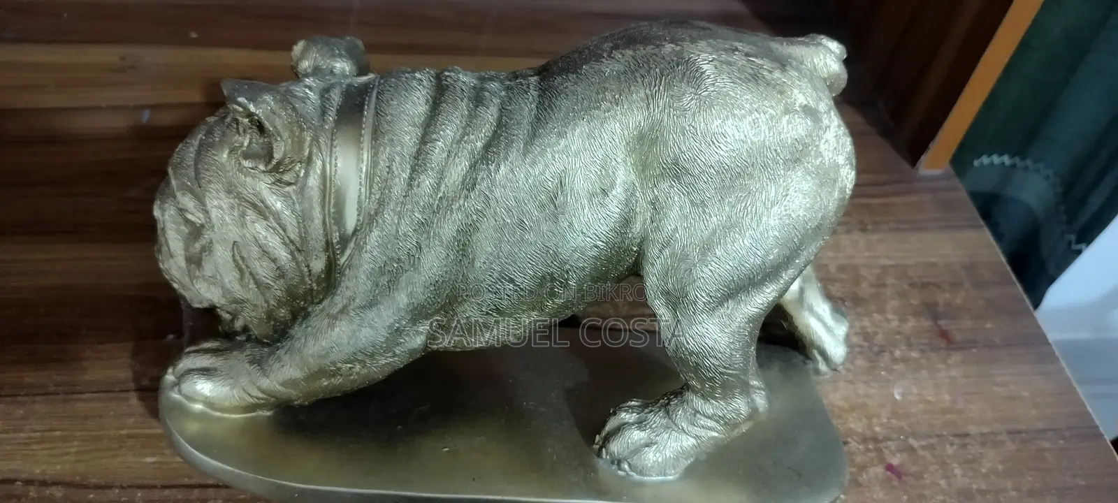 একটি বুলডগ (Bulldog) শোপিস/ফিগারিন