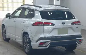 টয়োটা করোল্লা ক্রস ২০২১ পার্ল