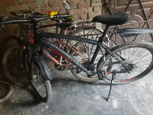 সুন্দর একটি ব্যবহৃত সাইকেল