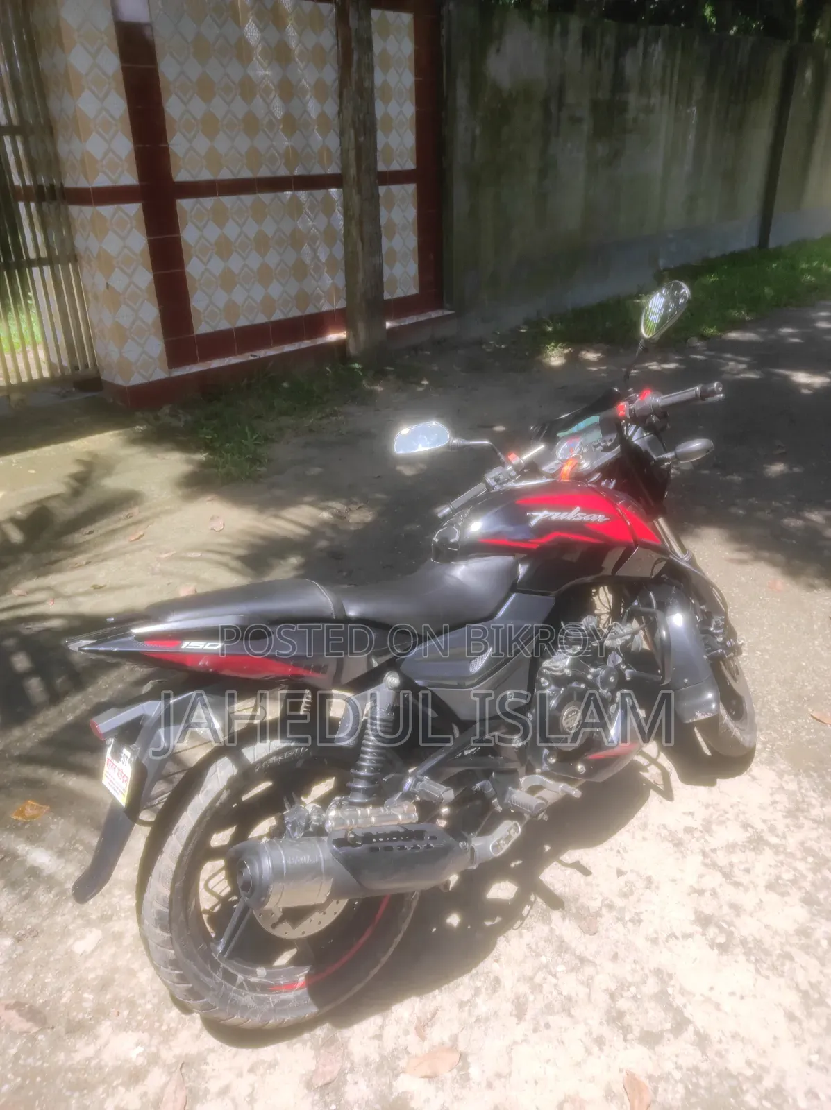 বাজাজ পালসার ১৫০ ২০২২ ব্ল্যাক