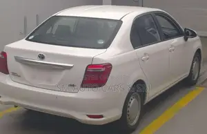 টয়োটা অ্যাক্সিও ২০২১ সাদা
