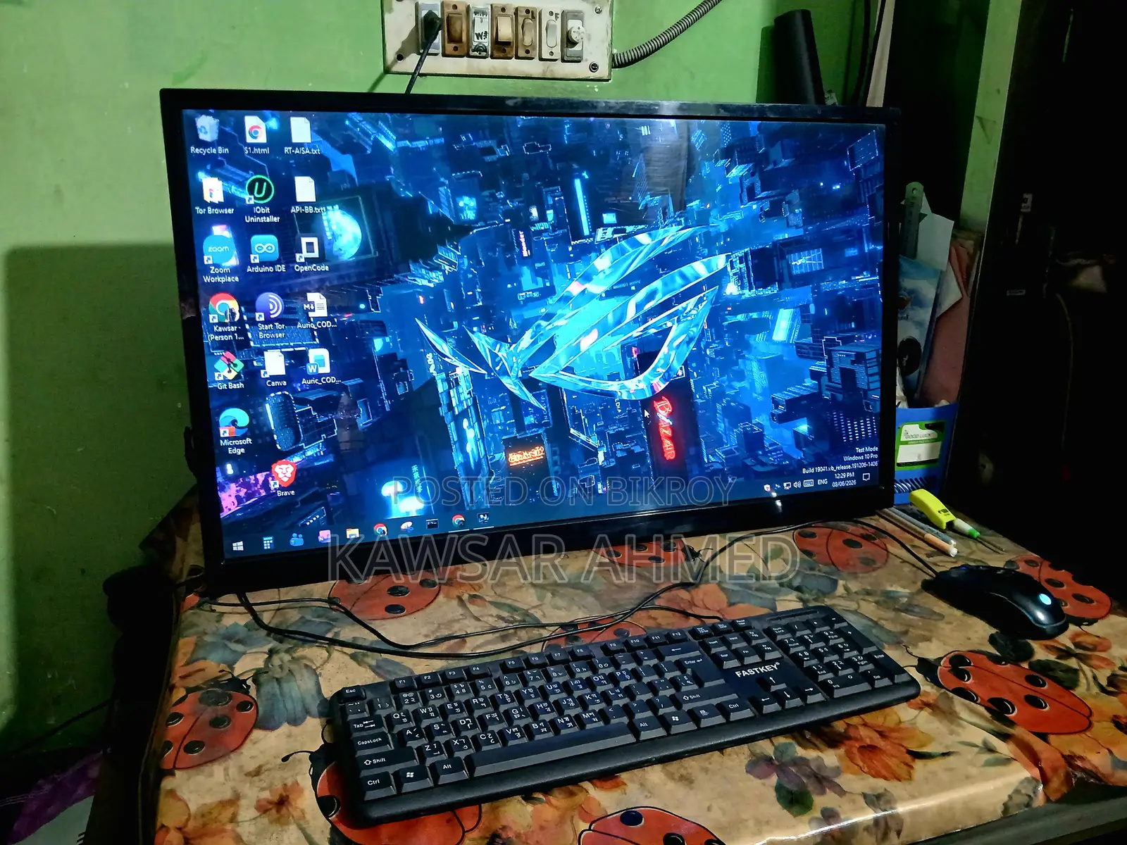 32" LED Monitor / TV + FREE Logitech Speaker Bundle