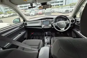 Toyota Axio २०२१ Silver