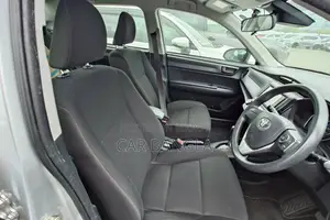 Toyota Axio २०२१ Silver